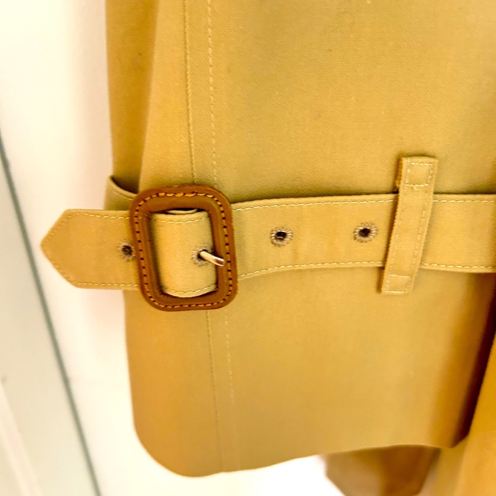 BURBERRY TRENCH COAT WITH WOOL LINING size 36s.